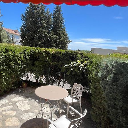 Charmant Studio Avec Terrasse Et Parking A Ванс Екстериор снимка