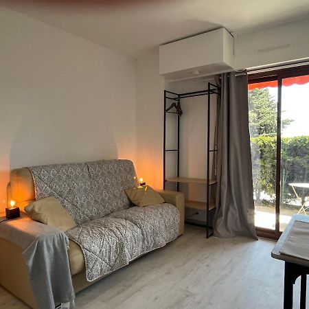 Charmant Studio Avec Terrasse Et Parking A Ванс Екстериор снимка