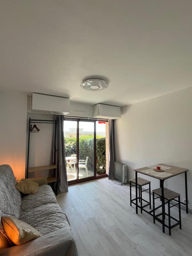 Charmant Studio Avec Terrasse Et Parking A Ванс Екстериор снимка