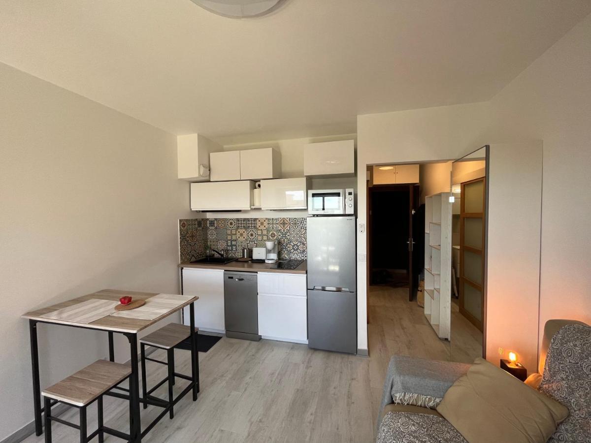Charmant Studio Avec Terrasse Et Parking A Ванс Екстериор снимка