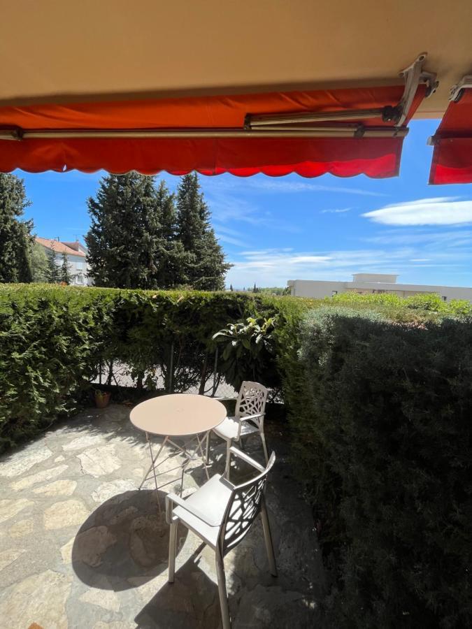Charmant Studio Avec Terrasse Et Parking A Ванс Екстериор снимка