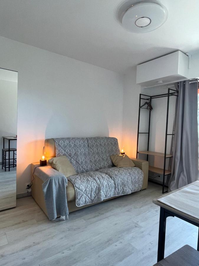 Charmant Studio Avec Terrasse Et Parking A Ванс Екстериор снимка