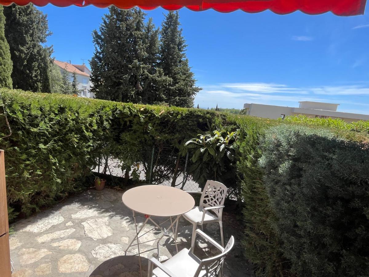 Charmant Studio Avec Terrasse Et Parking A Ванс Екстериор снимка