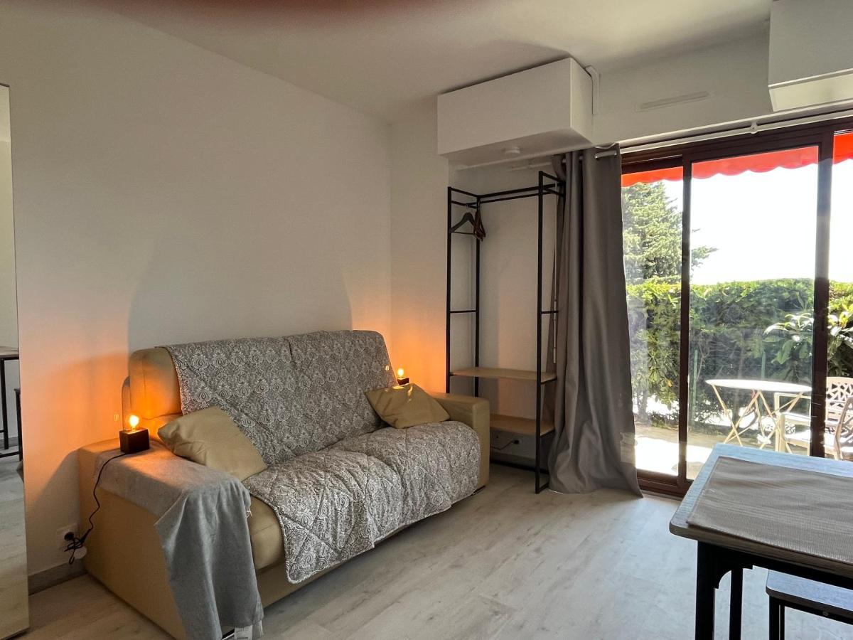 Charmant Studio Avec Terrasse Et Parking A Ванс Екстериор снимка